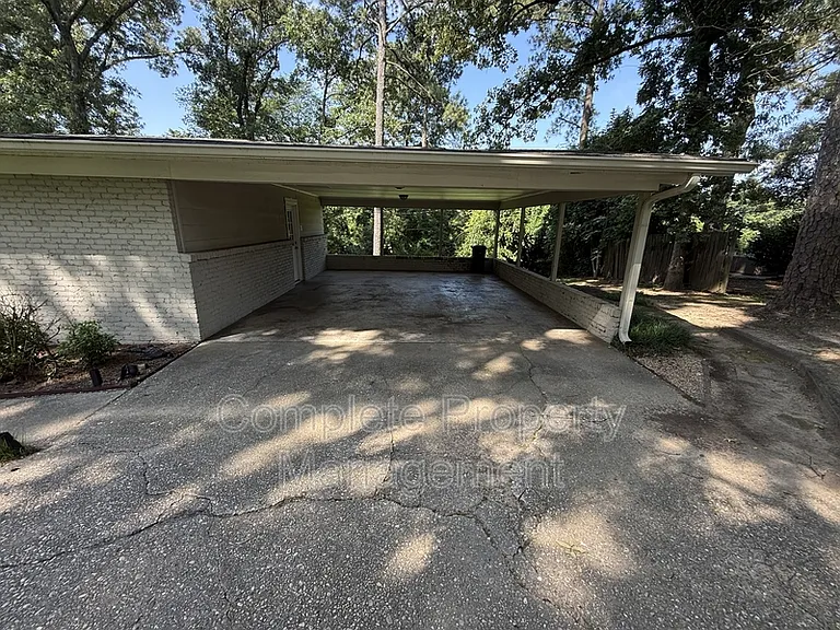 3153 Woodhaven Dr — Photo 5