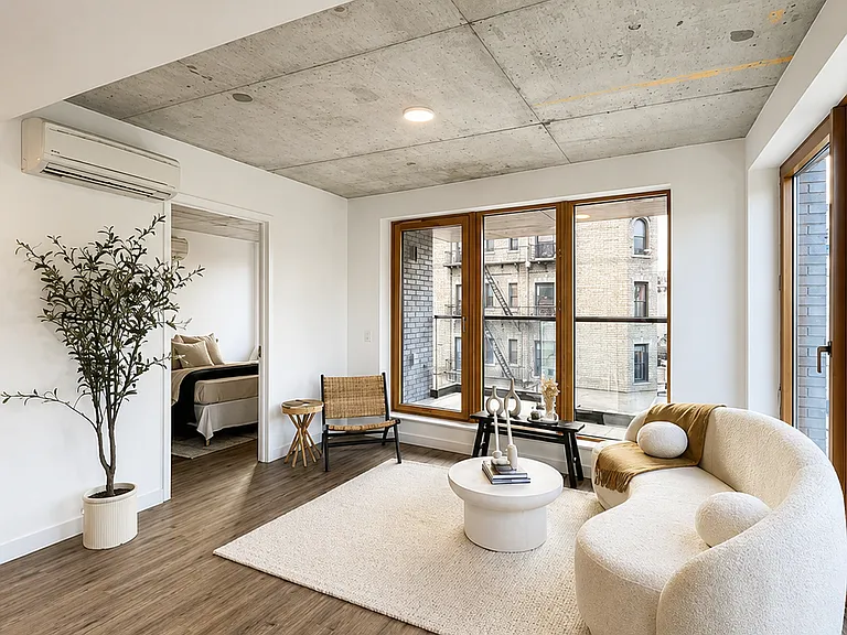 540 Graham Ave #305 — Photo 3