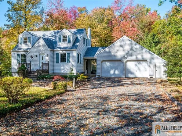 97 Fresh Ponds Rd S, Monroe Township, NJ 08831