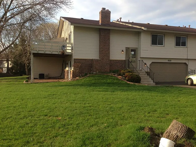 3704 York Cir — Photo 2