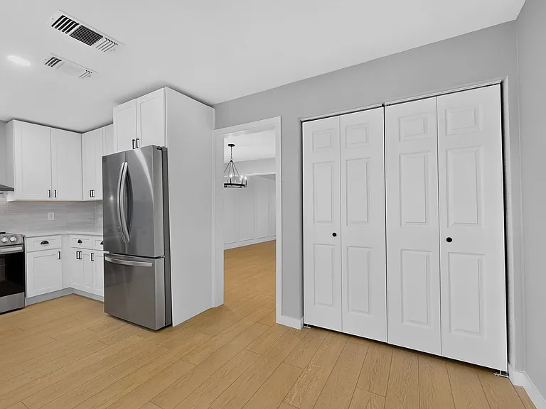 1748 Saint James Dr — Photo 15