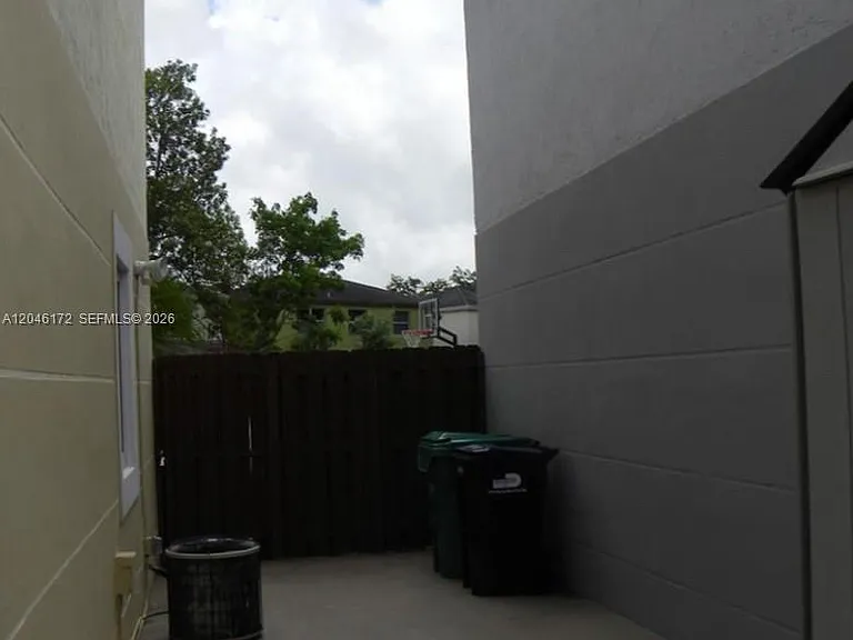14742 SW 92nd Street Rd — Photo 5