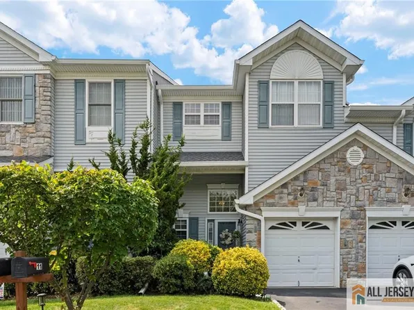 11 Rondell Ln, Laurence Harbor, NJ 08879