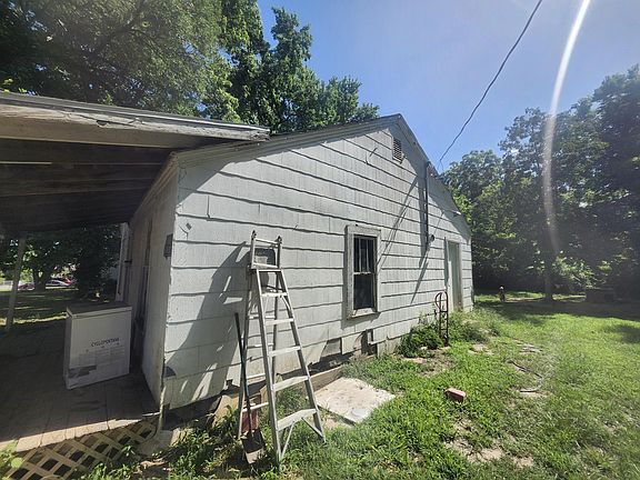 4th image of 304 Bryan Street