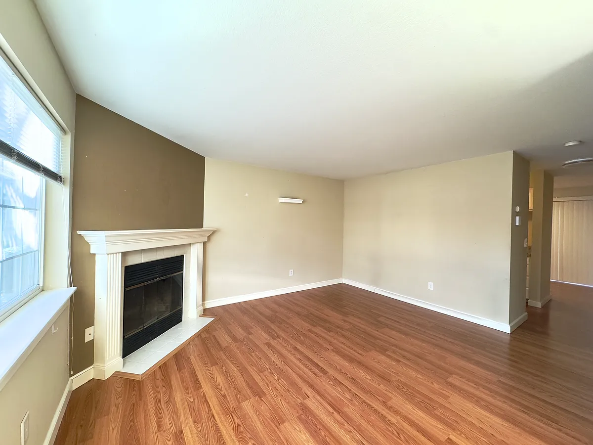 Building Photo - 412 Center Rd #D6