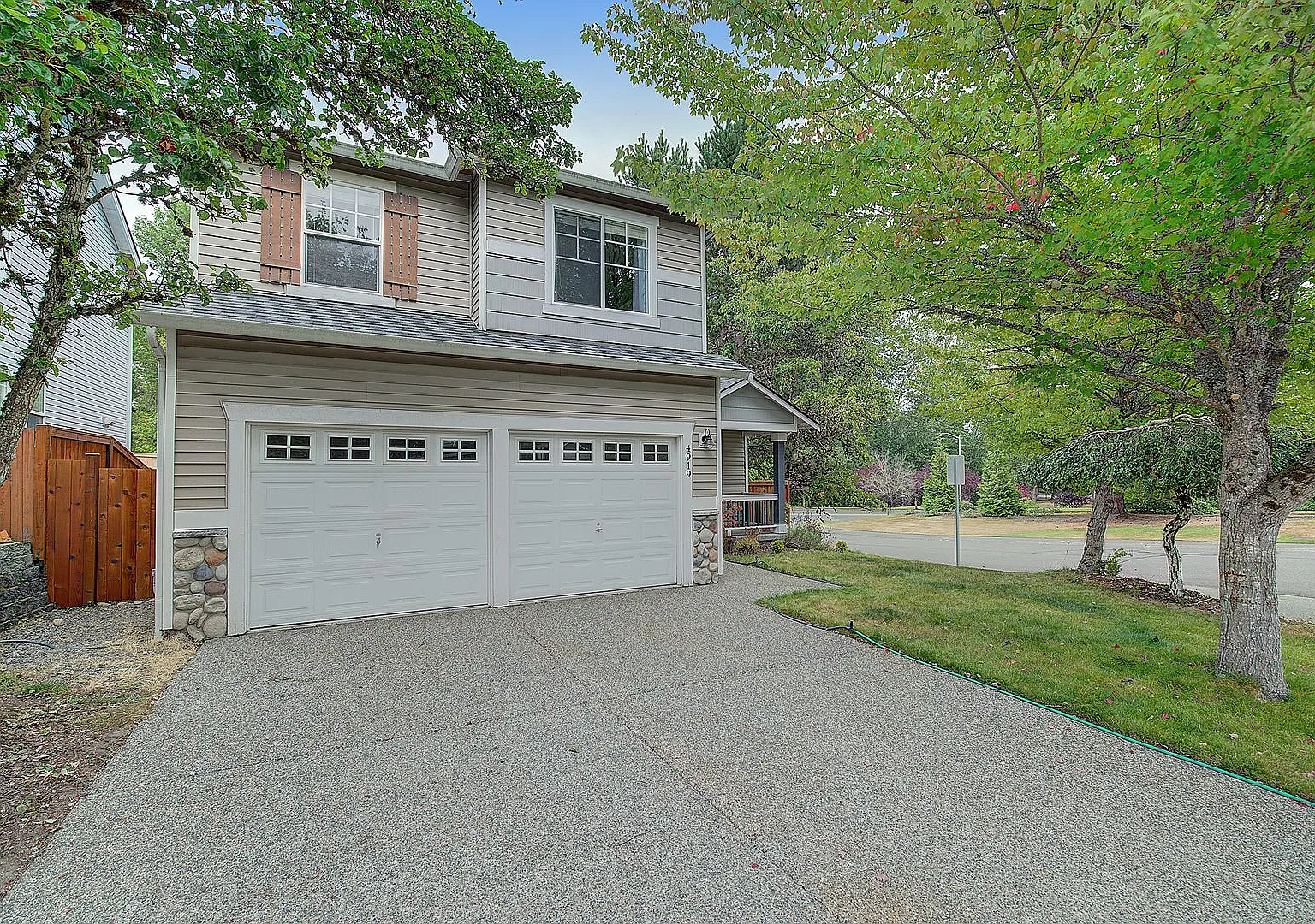 3Bd/2.5Ba Everett Home — Photo 2