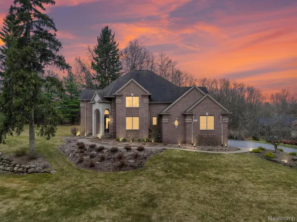 1270 Lacrosse Trl, Oxford, MI 48371