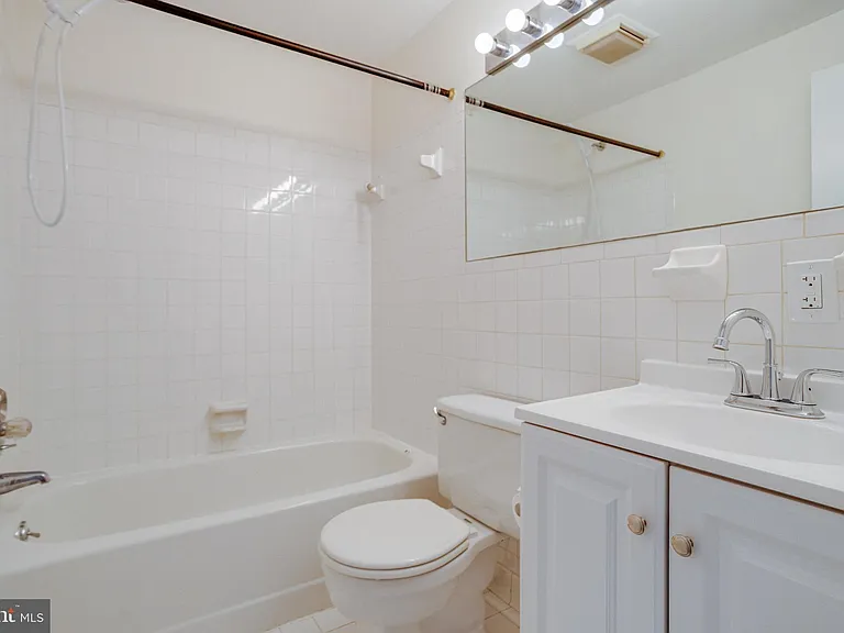 821 S Sharp St — Photo 23