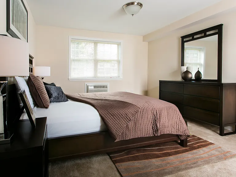 Stratford Apartments — Photo 47