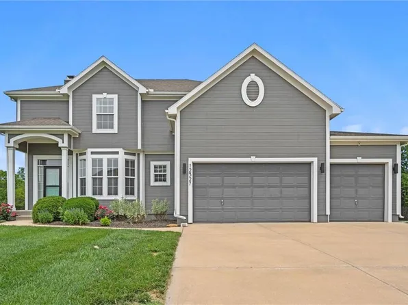 12327 S Crestone St, Olathe, KS 66061