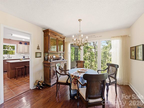 5th image of 5 Sunny Ridge Dr