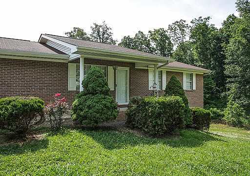 3rd image of 723 Woodland Dr