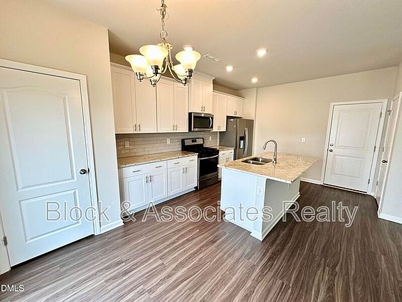 3rd image of 104 Sweet Olive St