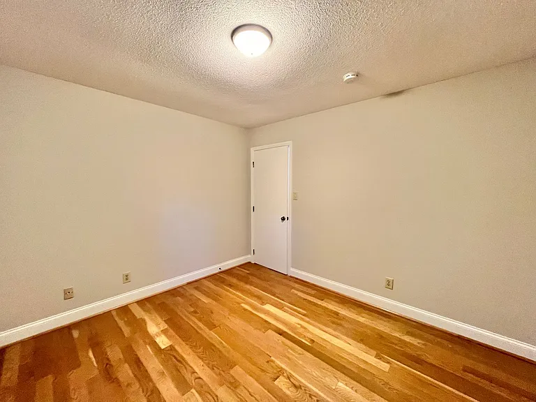 7504 Post Oak Rd — Photo 17