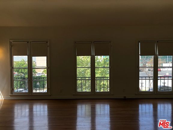 5th image of 222 S Sycamore Ave