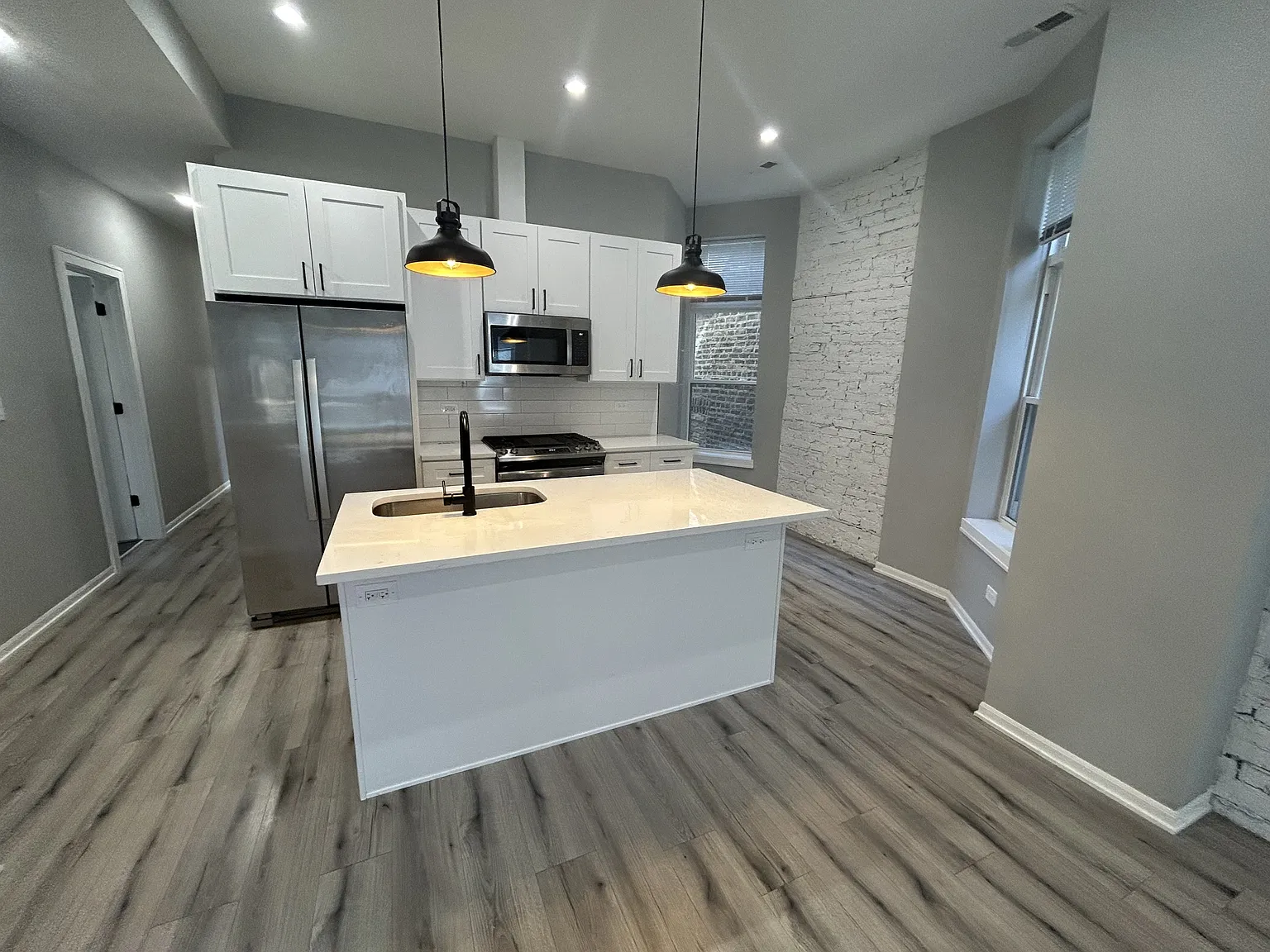1647 North Fairfield Avenue — Photo 1