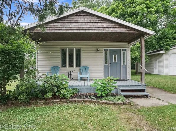 187 Clairemont Dr, Lake Orion, MI 48362