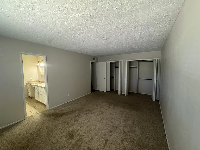 935 Country Club Dr — Photo 7