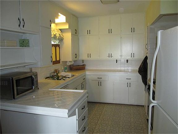 3rd image of 2605 Morning Glory Dr