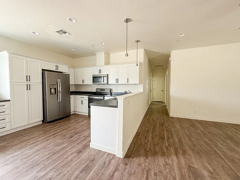 6944 Woodward Ave — Photo 4