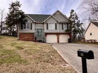 306 Oakwood Cv, La Vergne, TN 37086