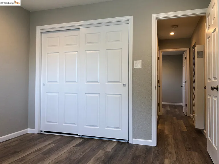 1021 W 8th St #3 — Photo 11