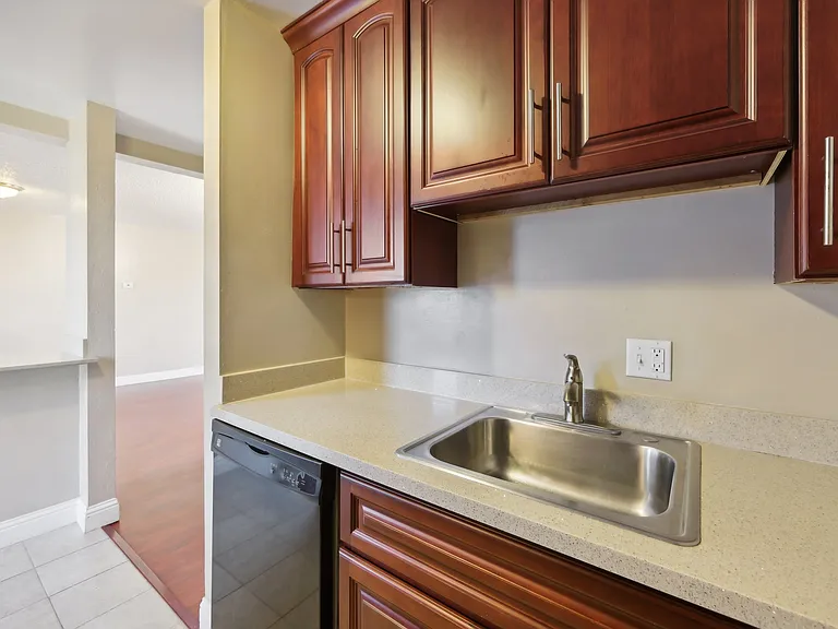 1406 Henry Street — Photo 39
