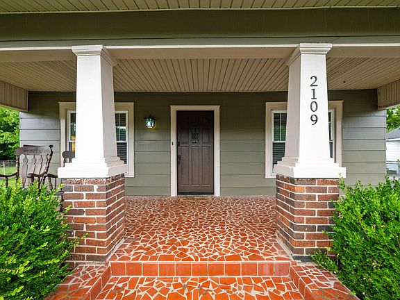 3rd image of 2109 Lyndon Ave