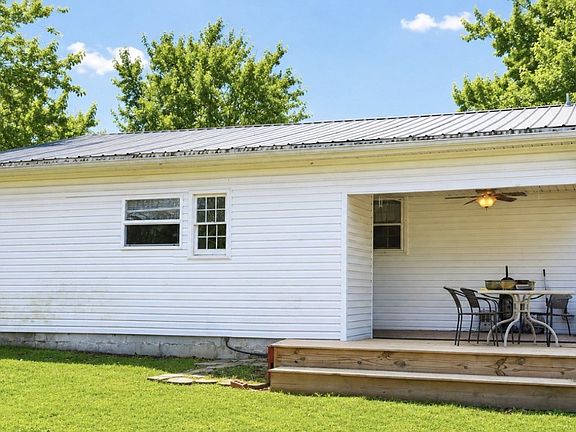 5th image of 2067 Oak Grove Rd