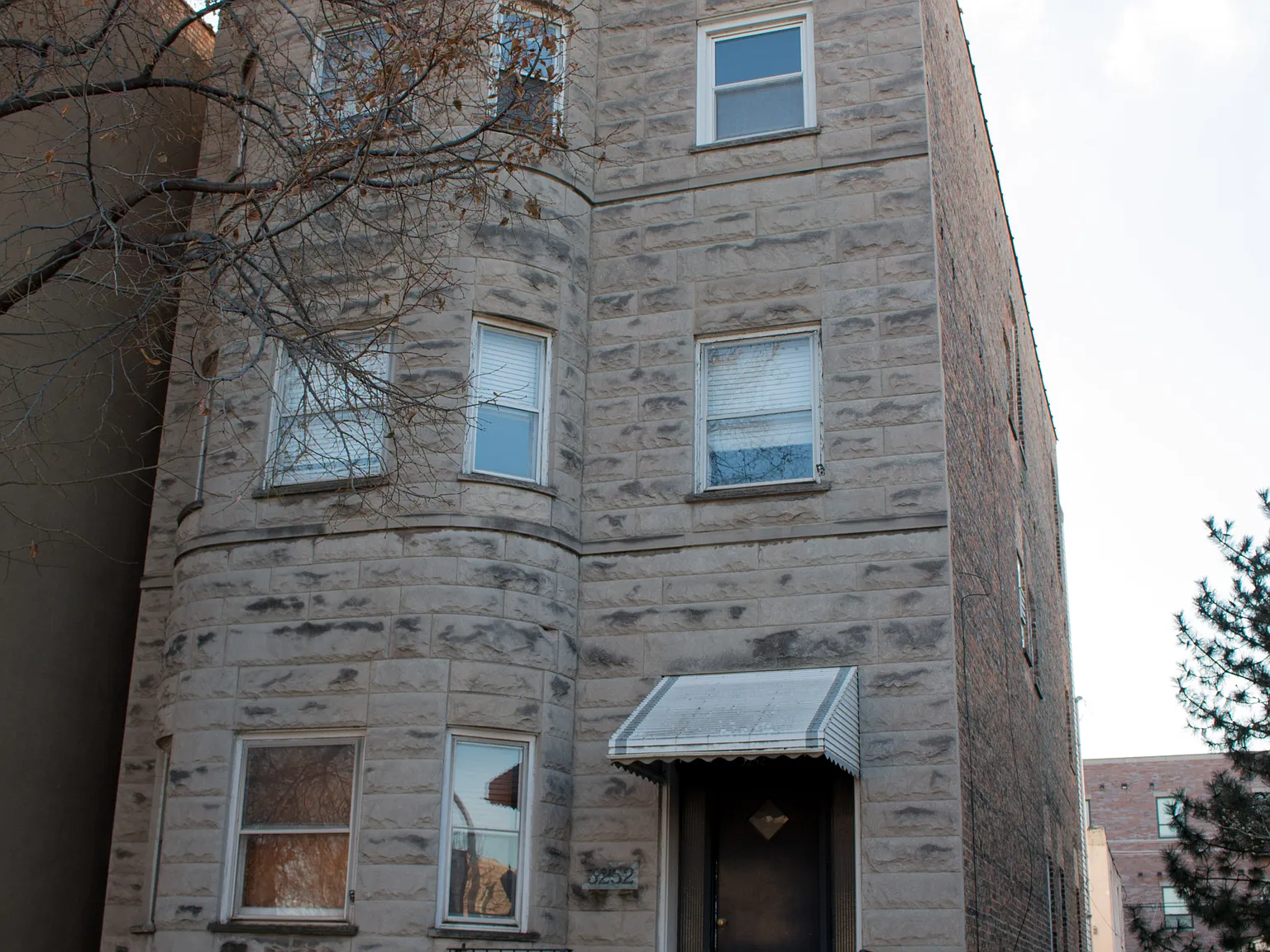 3 bed, 1317 sqft, $2,100 — Photo 1