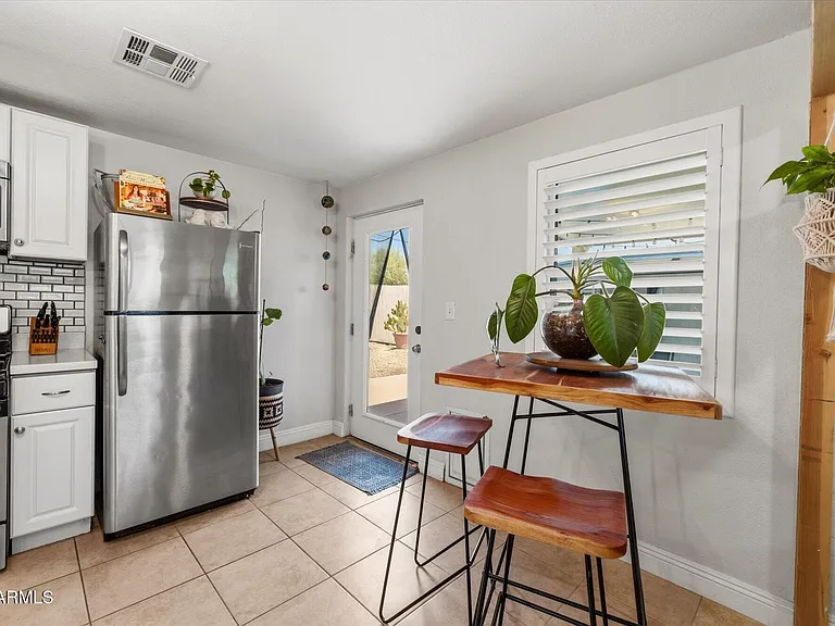1324 E Orangewood Ave — Photo 12