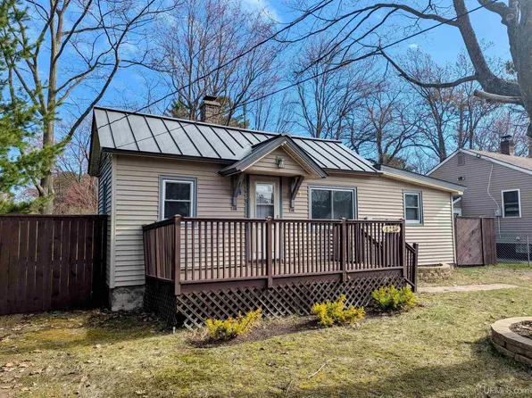 1216 Waldo St, Marquette, MI 49855