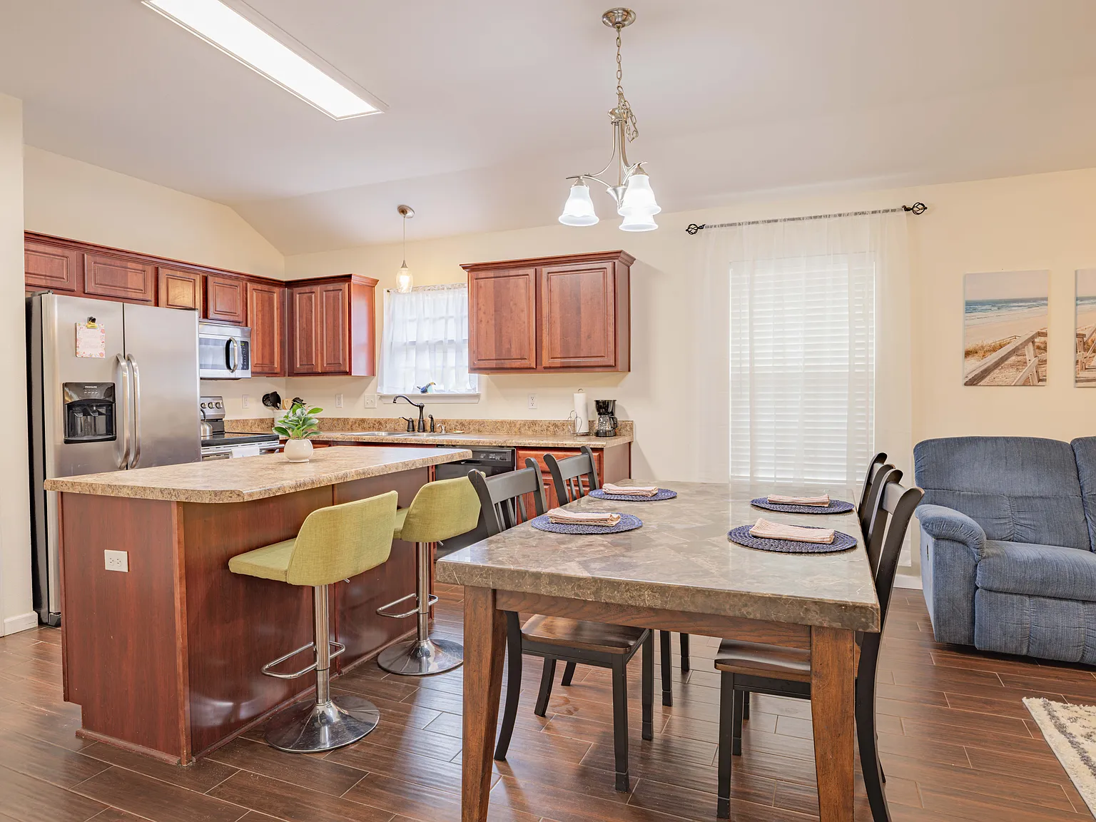 3 bed, 1400 sqft, $3,400 — Photo 4