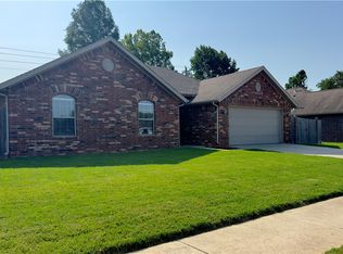 506 Oakley St, Pea Ridge, AR 72751