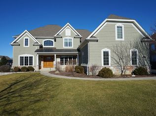 9470 Nicklaus Ln, Crystal Lake, IL 60014