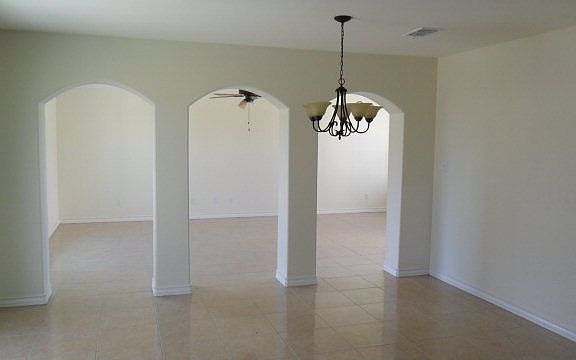 4th image of 4405 Robin Ave