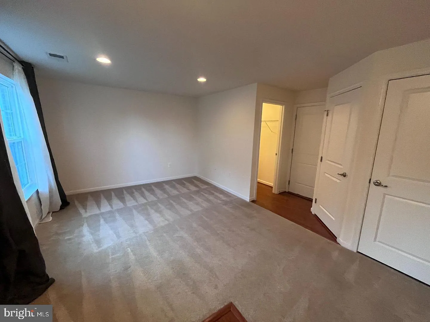 3 bed, 2.5 bath, 2340 sqft, $2,550 — Photo 2