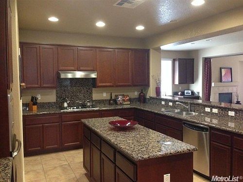 3rd image of 109 Waterlily Ct