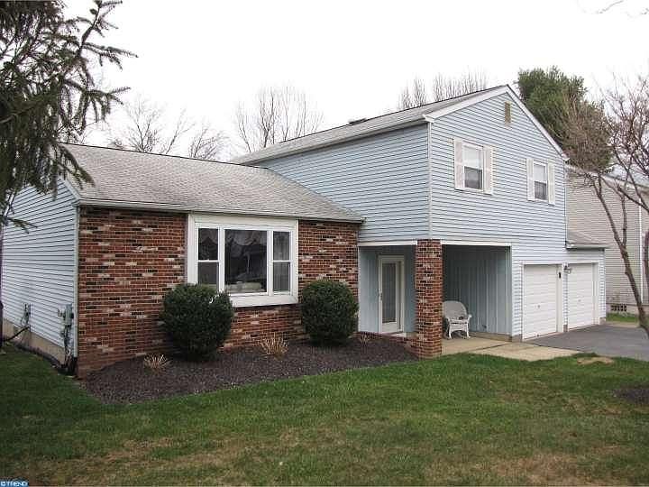 2nd image of 1218 Summit Ct