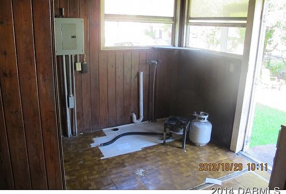 5th image of 144 Taylor Ave
