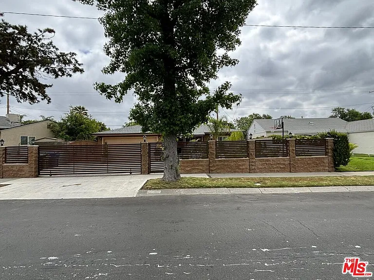 6550 Van Noord Ave — Photo 1
