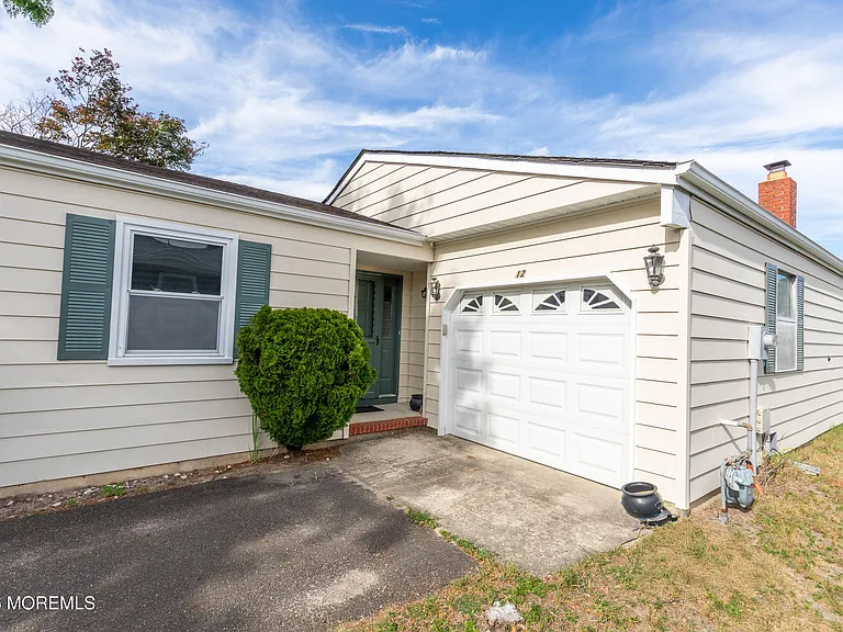 12 Mayaquez Ln — Photo 2