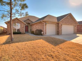 812 Carol Ann Pl, Moore, OK 73160