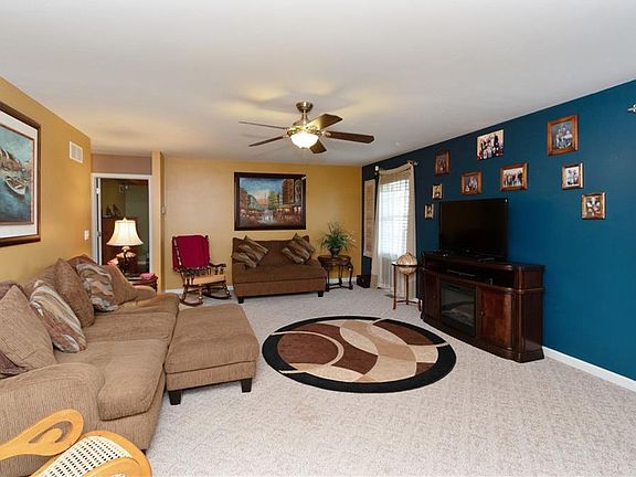 3rd image of 253 Big Horn Ln