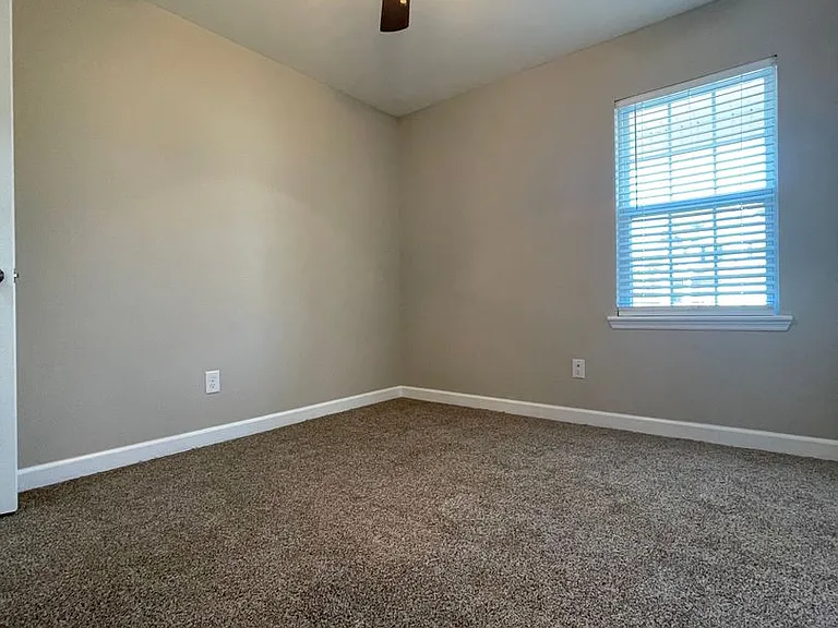308 Sinclair Ln — Photo 26