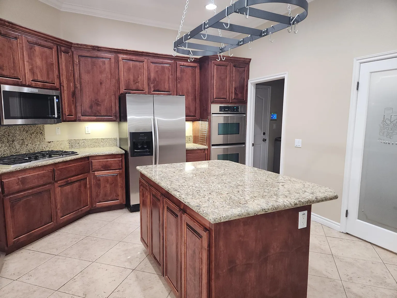 4 bed, 2.5 bath, 2547 sqft, $4,700 — Photo 2