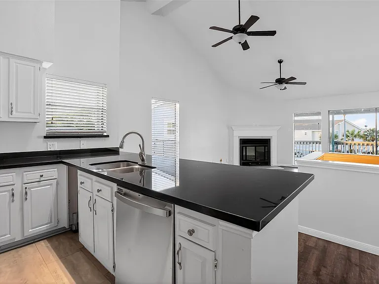88 Lakeview Vlg — Photo 25
