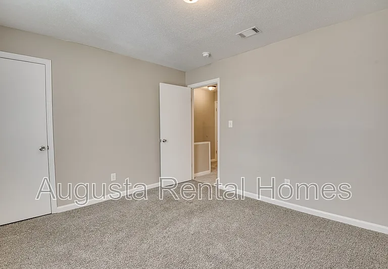 160 Chalet North Ct — Photo 10