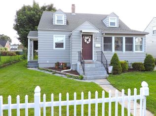 31 Lakeview Ave, Ludlow, MA 01056
