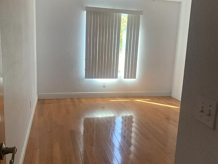 Jasmine Ave — Photo 8